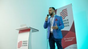 El Doctor Marcel Quintero , Director Científico de INTORAX. Presentó la conferencia: «A TODO PULMÓN» en el marco de la agenda académica de la EXPO SALUD BIENESTAR Y BELLEZA 2019 organizado por la Cámara de Comercio de Cúcuta el 22 de noviembre.