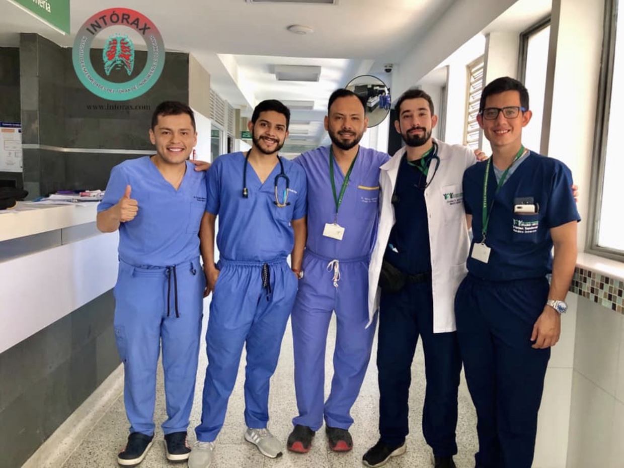 REVISTA MÉDICA CIRUGÍA DEL TÓRAX, Un servicio con el SUPRAESPECIALISTA EN CIRUGÍA DEL TÓRAX permanente, 24 horas al día, 7 días a la semana y 365 días al año. Nuestros pacientes y nuestra región merecen lo mejor!
